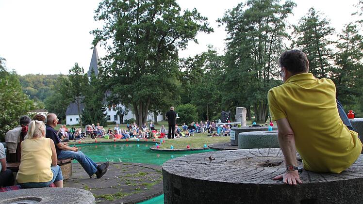 Auftakt der Erzähltheater-Reihe "Sternen-Poeten - Poesie zur Nacht" in Bad Brückenau am 21. Juni 2017. Foto: Ulrike Müller