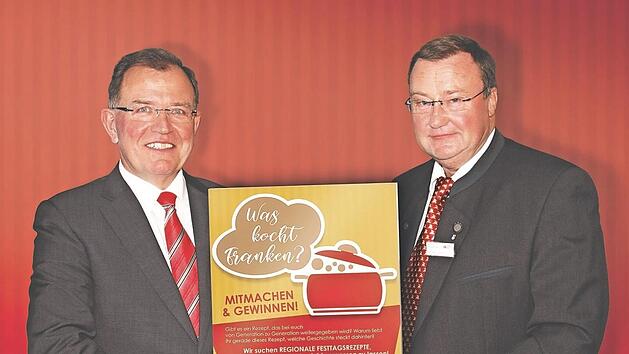 Auf der Suche nach den besten fr&auml;nkischen Traditionsrezepten: Bezirkstagspr&auml;sident Erwin Dotzel und Brauerei-Chef Karl-Heinz Pritzl (Ochsenfurt).  Foto: Mauritz