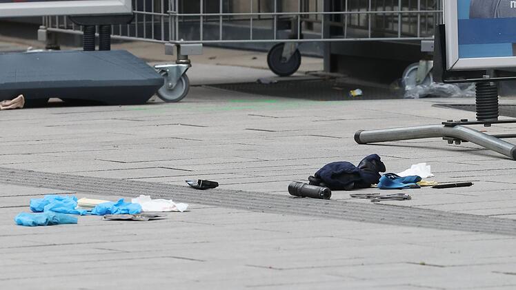 Polizei schießt auf belebter Einkaufstraße auf bewaffneten Mann