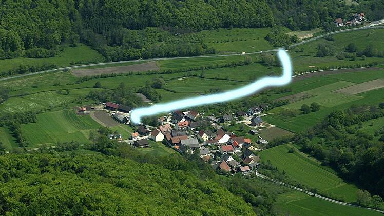 Die hellblaue Linie markiert, wo die Straße das Trubachtal  hätte  queren können.