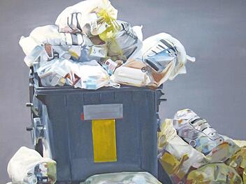 Werk aus der Ausstellung "Zu allem Überfluss - into the Bargain" in Weißenohe  Foto: Petra Malbrich