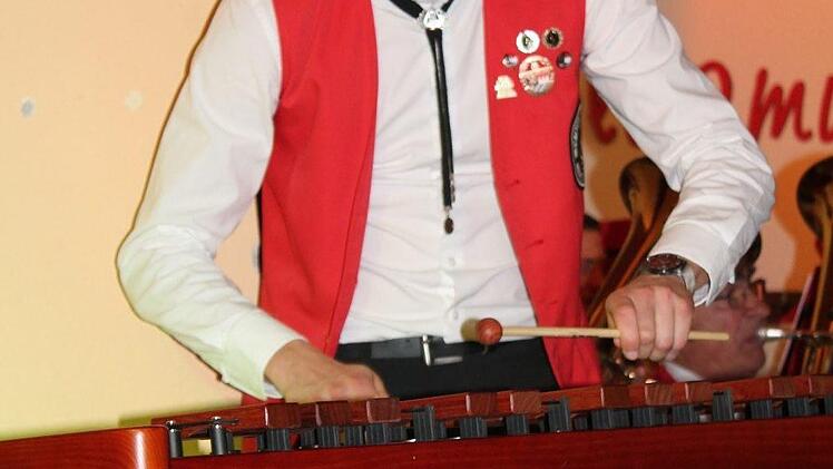 Virtuos und rasant entlockte Stefan Mildenberger dem Instrument die entsprechenden Töne, die beim "Zirkus Renz" vom Xylofon-Spieler so einiges abverlangt.