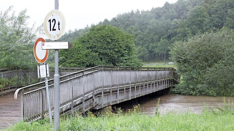 Bei Freudeneck ist das Bett der Itz gut gefüllt.