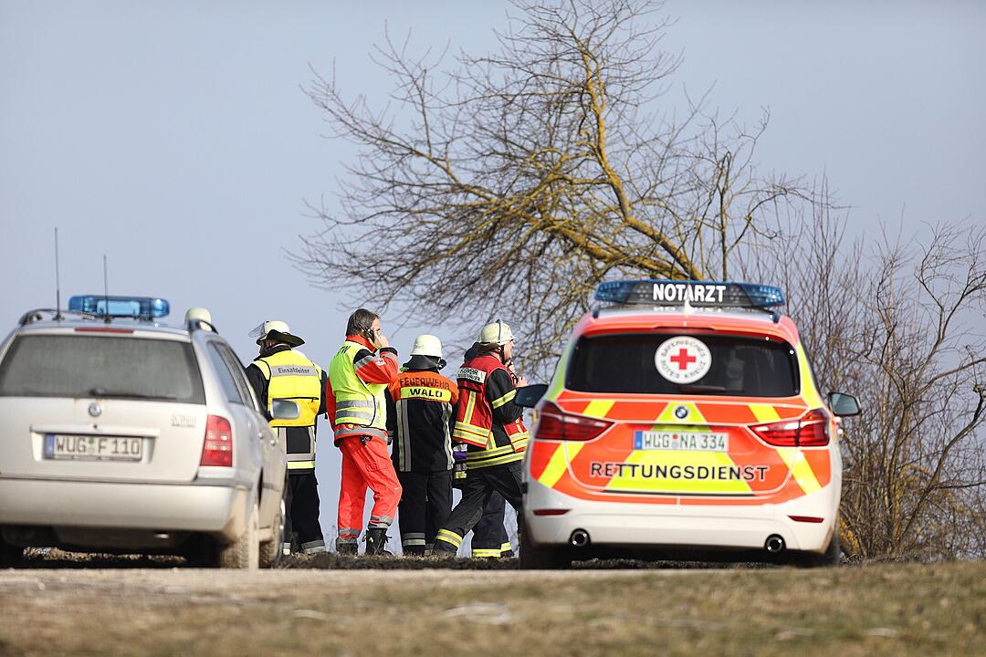 Person bricht in Altmühlsee ein