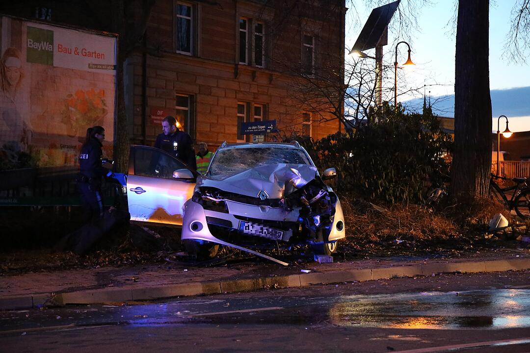 Auto überschlägt sich: Verletzter bei Unfall in Bayreuth