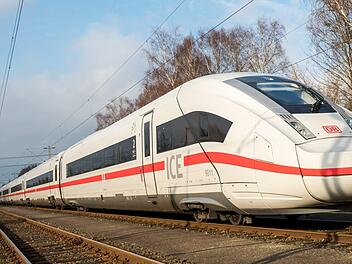 Mit dem ICE reiste die Coburger Delegation am Freitagmorgen nach Berlin - abends ging es wieder zurück.Daniel Bockwoldt/dpa
