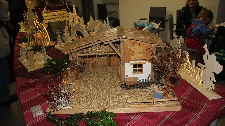 Ein Highlight waren die  Weihnachtskrippen im Rathaus. Foto: Veronika Schadeck