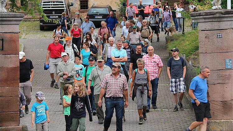 Start an der Zentgrafenhalle. Fotos: Gerd Schaar