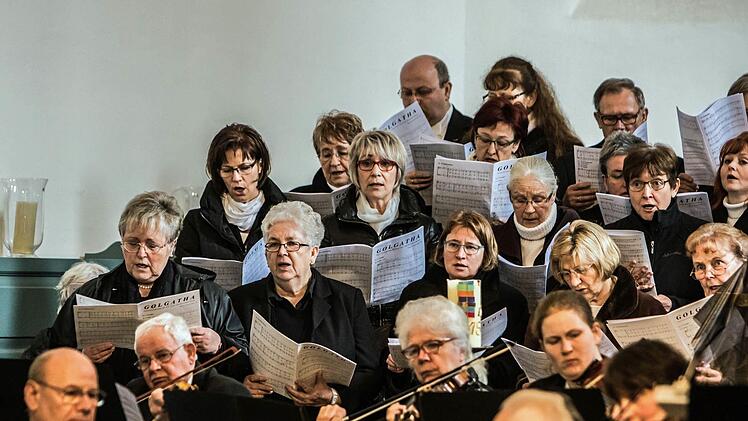 Die Sängervereinigung Bad Rodach, der Stadtkantorei und das Collegium musicum Hildburghausen führten gemeinsam das Oratorium "Golgatha" in der Johanniskirche der Kurstadt auf. Foto: Jochen Berger