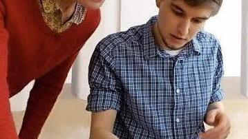 Theorie und Praxis: Im Kurs von Eicke Hauck wurde gezeigt, was das Handy alles kann. Foto: Thea Keßler