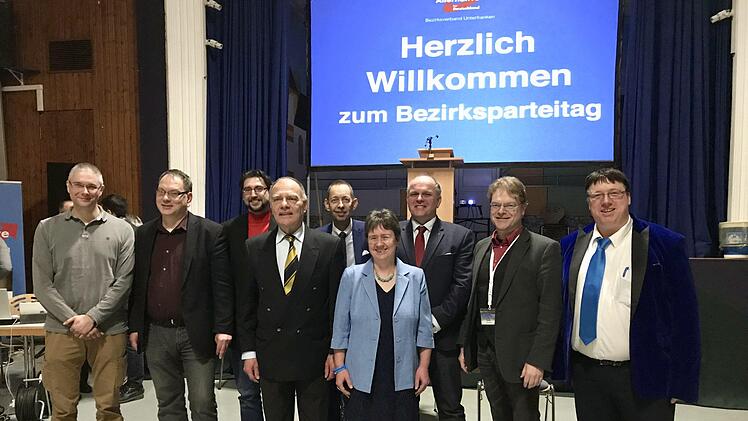 Beim Bezirksparteitag war Jochen Behr (ganz rechts) zu Gast. Er kandidierte für ein Amt in diesem Gremium. Foto: Christian Klingen