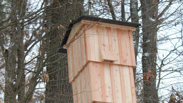 Mit Unterstützung des Bauhofs Forchheim wurden die letzten Türme installiert.  Foto: Vera Schiller