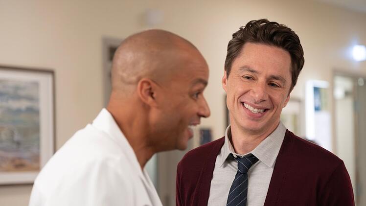 Endlich wiedervereint: Turk (John Faison, links) und John "JD" Dorian (Zach Braff) sind vor Freude ganz au&szlig;er sich.