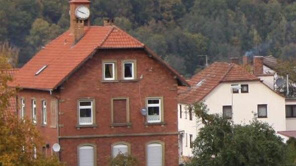 Ursprünglich sollte auf dem Dach der Alten Schule in Rupboden eine Richtfunk-Anlage errichtet werden. Doch die Bürger protestierten. Foto: Ralf Ruppert