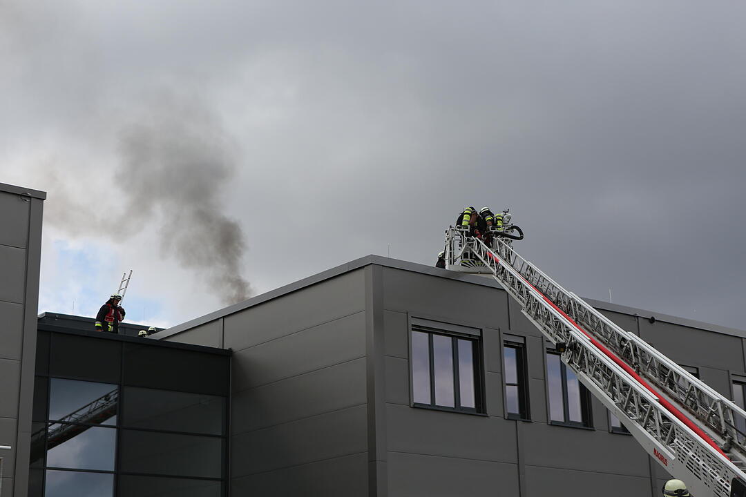 Feuer in Elektromarkt in Nürnberg-Thon