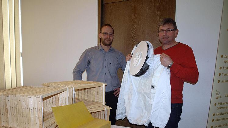 Der sogenannte Schleier wird beim Hantieren mit Bienen benötigt.Susanne Deuerling