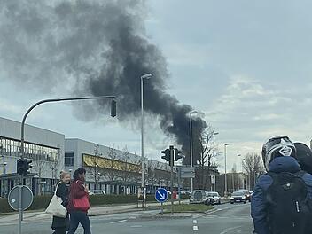 Brand auf Baustelle: Feuerwehr im Großeinsatz