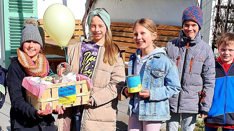 Die kleine Straßengang machte sich so auf den Weg durch die Nachbarschaft.