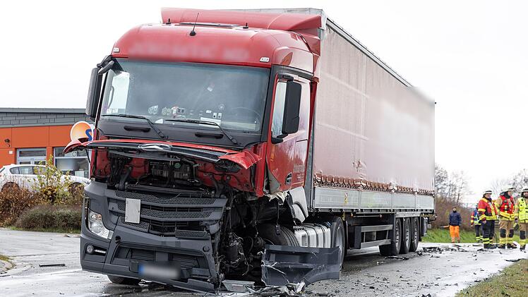 Frontalzusammenstoß mit Lastwagen