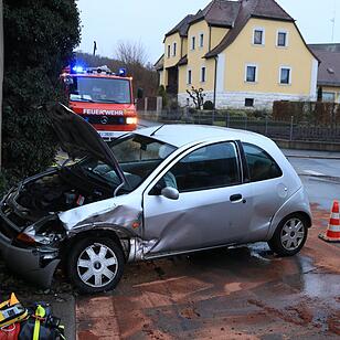 Zusammenstoß im Landkreis Bamberg: 21-jähriger Autofahrer missachtet Vorfahrt