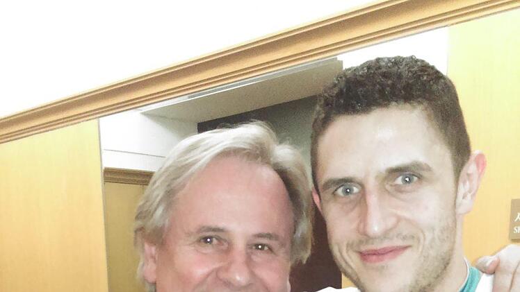 Georg St&ouml;ckel im Gespr&auml;ch mit dem Kapit&auml;n der Eishockey-Nationalmannschaft, Marcel Goc.privat