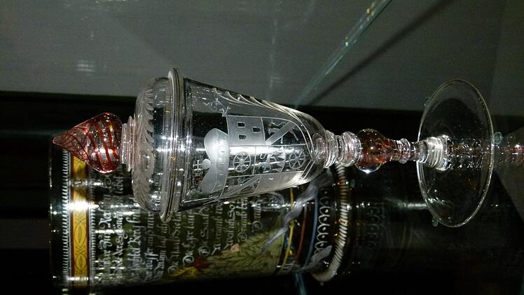 Objekte aus dem fränkischen Fichtelgebirge, wo es Glasbläsereien gab.