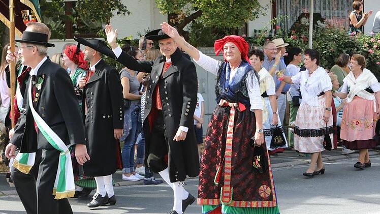 Der Festzug in Langensendelbach Foto: Barbara Herbst