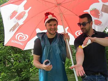 Die beiden Veranstalter Andreas Kirchner (38) und Tobias Eismann (25) wissen, was beim Soundfeel-Festival in Ebermannstadt nicht fehlen darf. Foto: Miriam Och