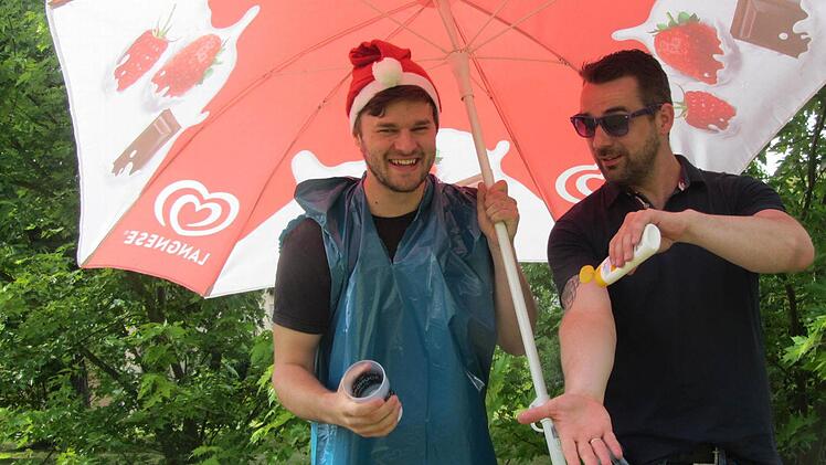 Die beiden Veranstalter Andreas Kirchner (38) und Tobias Eismann (25) wissen, was beim Soundfeel-Festival in Ebermannstadt nicht fehlen darf. Foto: Miriam Och