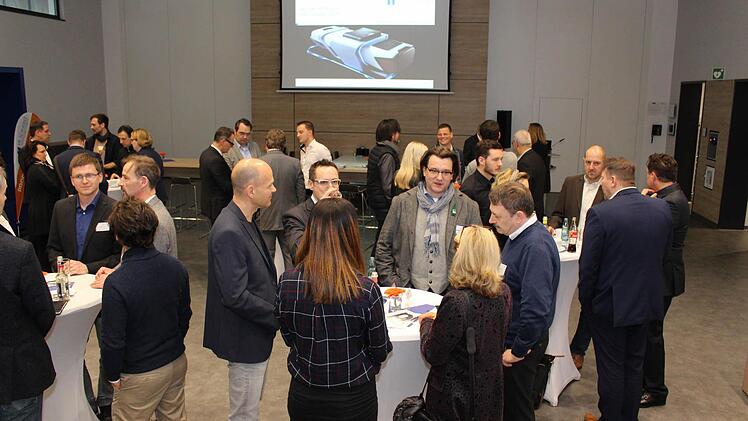 Beim Speed-Networking kamen Unternehmer und Designer ins Gespräch. Foto: Lisa Kieslinger