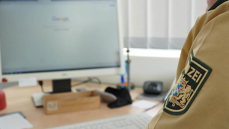 Auch im Internet darf man nicht alles. Unüberlegte Veröffentlichungen können rechtliche Konsequenzen haben. Foto: Arkadius Guzy