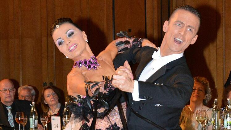 Bei den Standardtänzen hatten am Ende Benedetto Ferruggia und Claudia Köhler vom TSC Astoria Stuttgart die Punkterichter überzeugt, so dass sie den ersten Preis erringen konnten.