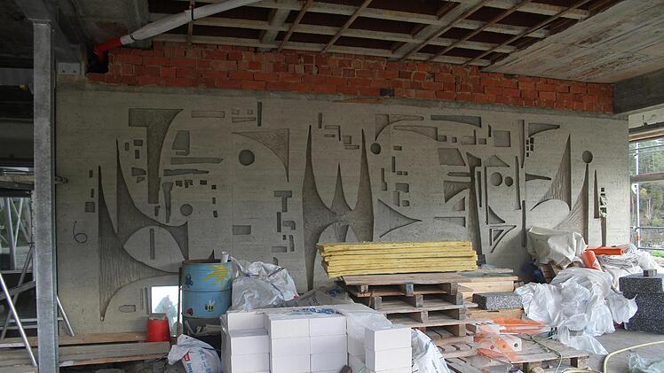Wo jetzt noch "Kunst am Bau" zu sehen ist, soll in Zukunft ein Schwein prangen. Foto: Sonny Adam
