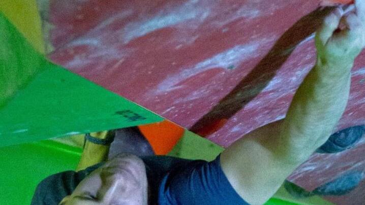 Max Dorscht aus Coburg mit voller Spannung am Finalboulder 1