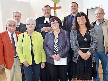 Stockheim - In der Auferstehungskirche in Stockheim feierten sieben evangelische Christen ihre Jubelkonfirmation gemeinsam mit Pfarrer Michael Foltin. Foto: K.- H. Hofmann