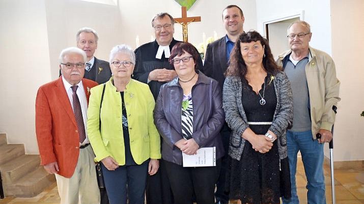 Stockheim - In der Auferstehungskirche in Stockheim feierten sieben evangelische Christen ihre Jubelkonfirmation gemeinsam mit Pfarrer Michael Foltin. Foto: K.- H. Hofmann