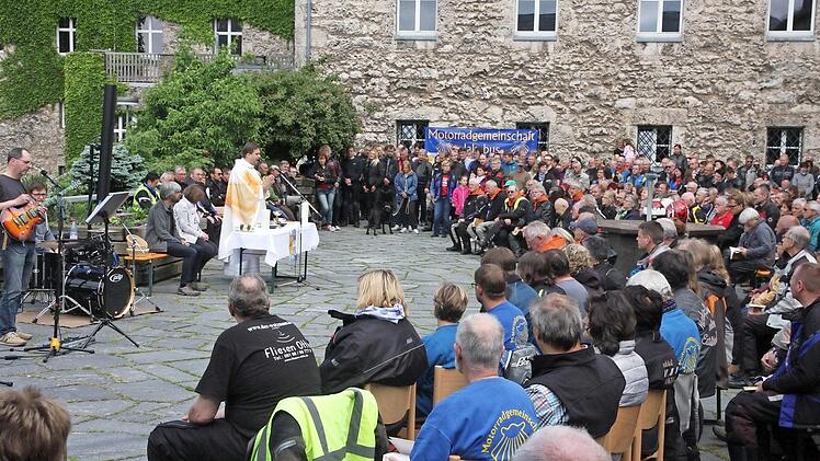 Gottesdienst auf Burg Feuerstein