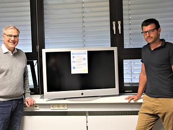 Sie freuen sich, dass CIK trotz Corona Zuspruch erfährt, doch der persönliche Austausch fehlt ihnen. Im Bild: Geschäftsführer Thomas Kneitz mit seinem Mitarbeiter Kevin Sünkel. Veronika Schadeck