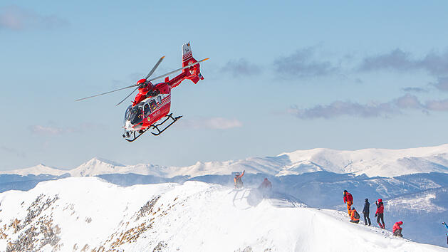 Bergrettung in den Alpen: Frau (19) st&uuml;rzt hundert Meter in die Tiefe