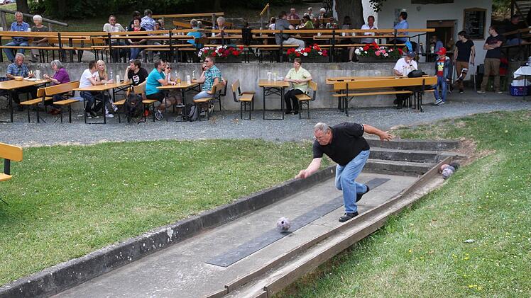 Bernd Bäslack nimmt Maß. Fotos: Mathias Erlwein