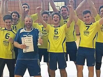 Die Forchheimer Pokalsieger, v. li.: Markus Rachinger, Daniel Zeh, Philipp Sisterhenn, Nicholas Mohnlein, Spielertrainer Michael Prade, Johannes Weidt, David Knapek, Nikolai Stölzel, Stefan Obermeyer und Alexander Wieder  Foto: privat