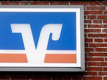 Die Staatsanwaltschaft Hof hat gegen ein 51-j&auml;hriges fr&uuml;heres Vorstandsmitglied der Raiffeisenbank Emtmannsberg (Landkreis Bayreuth) und einen 46-j&auml;hrigen Gesch&auml;ftsmann Anklage wegen Untreue erhoben.