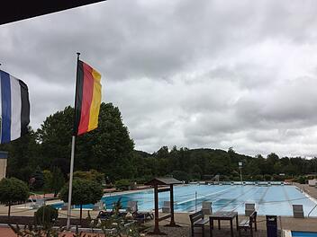 Am Donnerstag war im Freibad nichts mehr los. Kein Wunder bei dem Wetter.Jürgen Gärtner