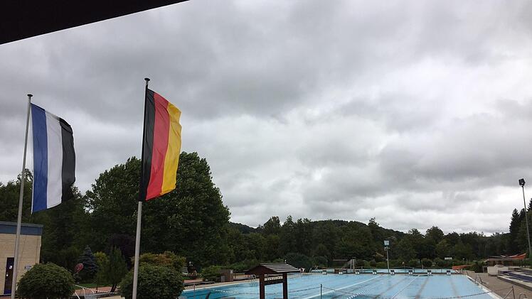 Am Donnerstag war im Freibad nichts mehr los. Kein Wunder bei dem Wetter.Jürgen Gärtner