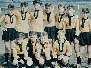 Eine Schülermannschaft des SC Adelsdorf um 1958. Hintere Reihe, von links: Günter Haagen, Josef Mönius, Rainer Stefan, Rudolf Fröhlich, Franz Maier, Baptist Kupfer, Gerd Lamm. Vordere Reihe von links: Hans Zöbelein, Alois Albrecht, Rudi Löffler, Oswald Rüger