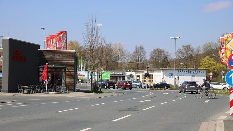 Auf der Kreuzung in der Mittelau ist ein Spurwechsel ein riskantes Manöver.Foto: Katrin Geyer