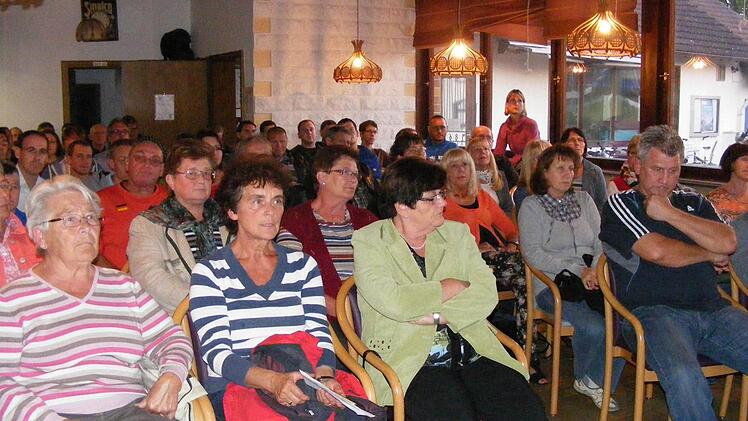 Angespannte Stimmung herrschte unter den 70 TSV-Mitgliedern bei dessen Krisensitzung im Vereinsheim An der Ziegelhütte.