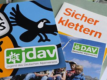 Der Alpenverein hat mitgeteilt, dass Überforderung und Selbstüberschätzung oft der Grund für Notfälle in den Bergen sind. Aber nicht nur dort. Foto: dpa