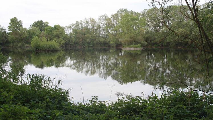 Das Dorf Wiesen ist auch ohne den neuen Baggersee von viel Wasser umgeben. Hier der Bergmannsee.  Foto: Andreas Schmitt