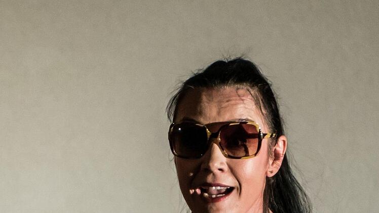 Wiederhören im Contakt: Anja Lenßen stellte ihr Programm "Frau über Bord" in Coburg vor.Foto: Jochen BErger